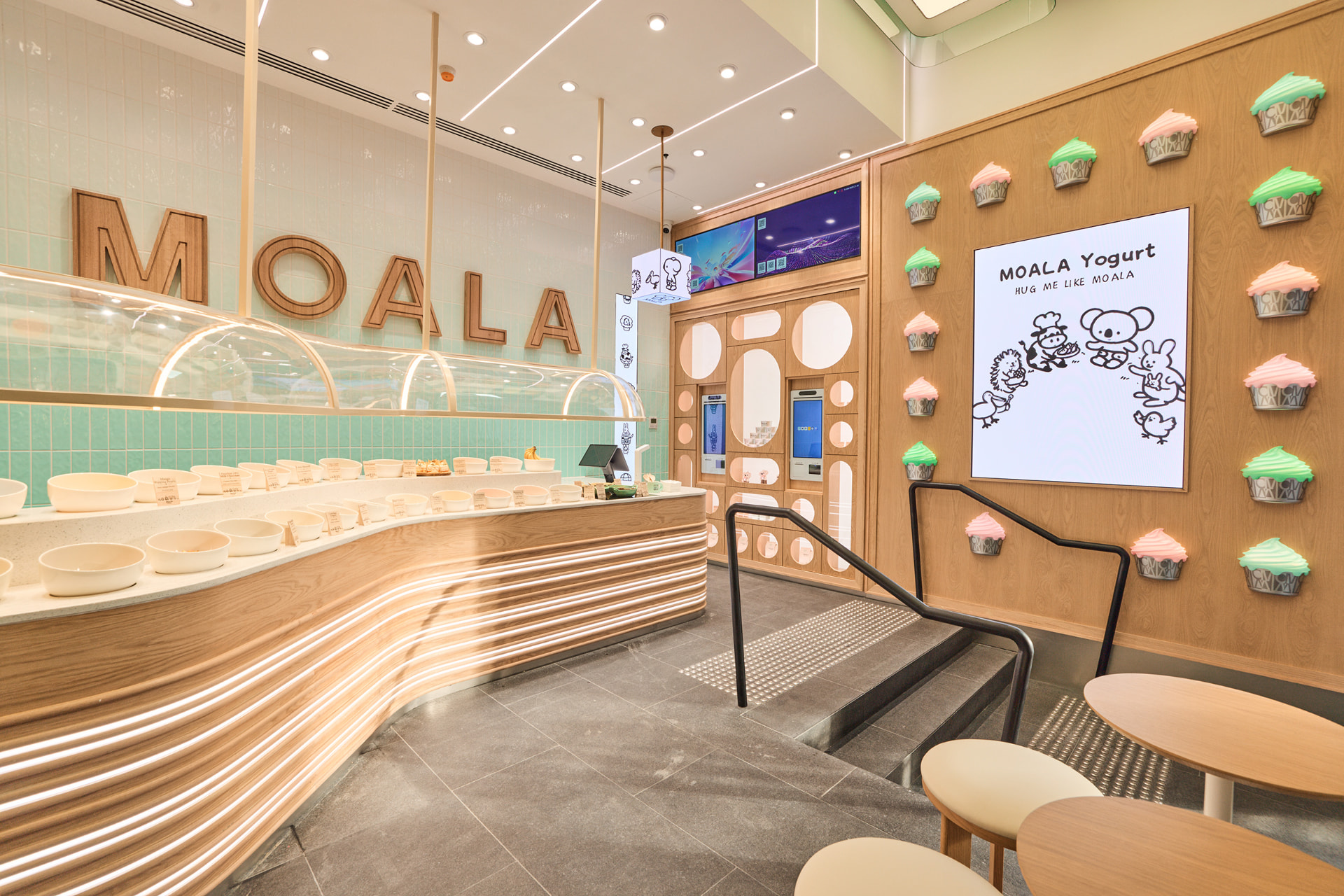 Topping bar & MOALA signage