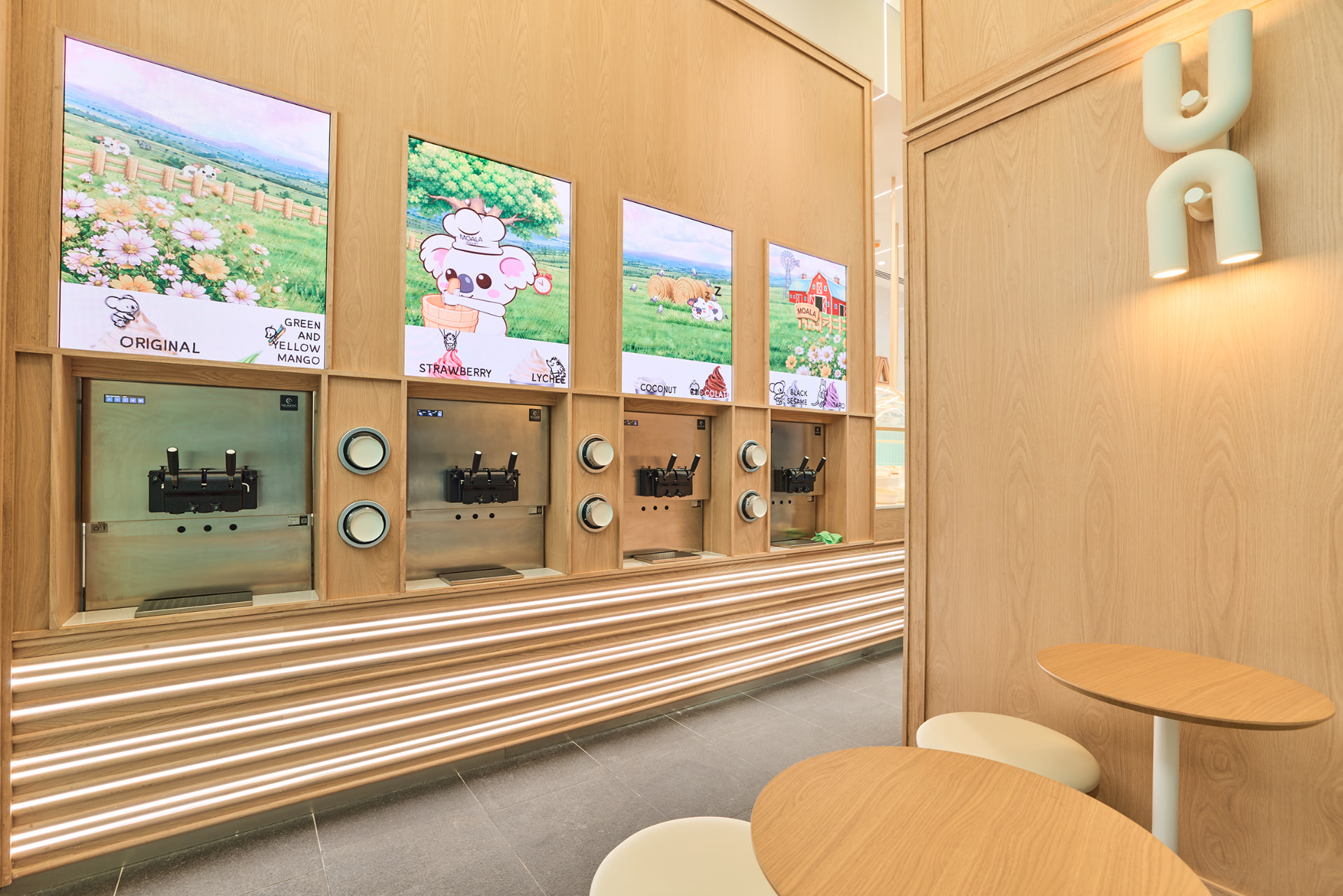 Soft-serve counter & flavour screens